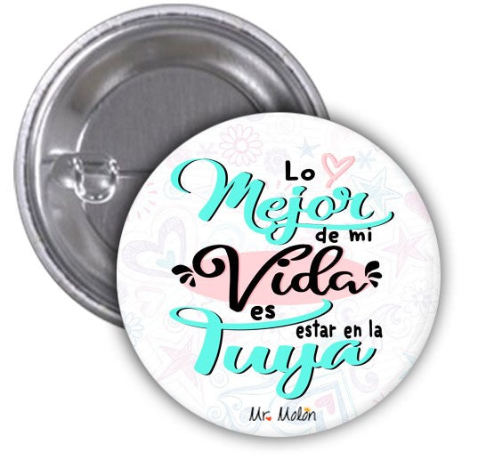 Chapa "LO MEJOR DE MI VIDA ES ESTAR EN LA TUYA"