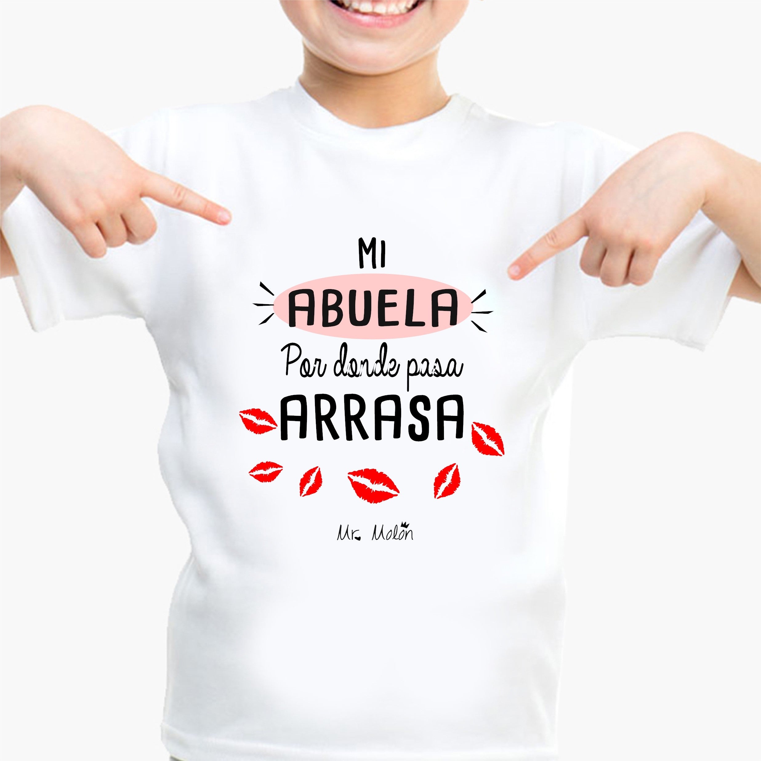 Camiseta "MI ABUELA POR DONDE PASA ARRASA"