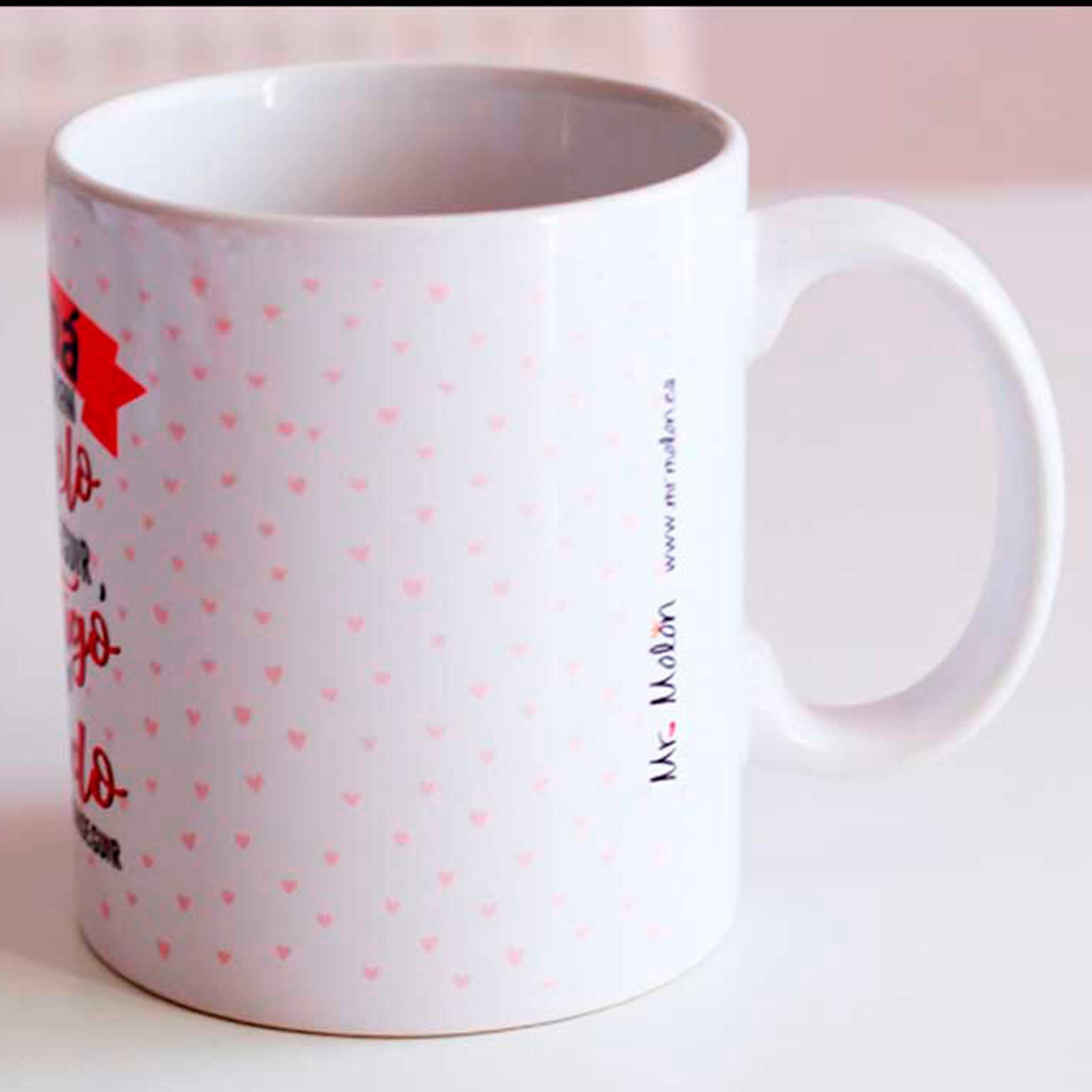 TAZA "MAMÁ ERES UN EJEMPLO A SEGUIR CONTIGO DE LA MANO TODO LO PUEDO CONSEGUIR"