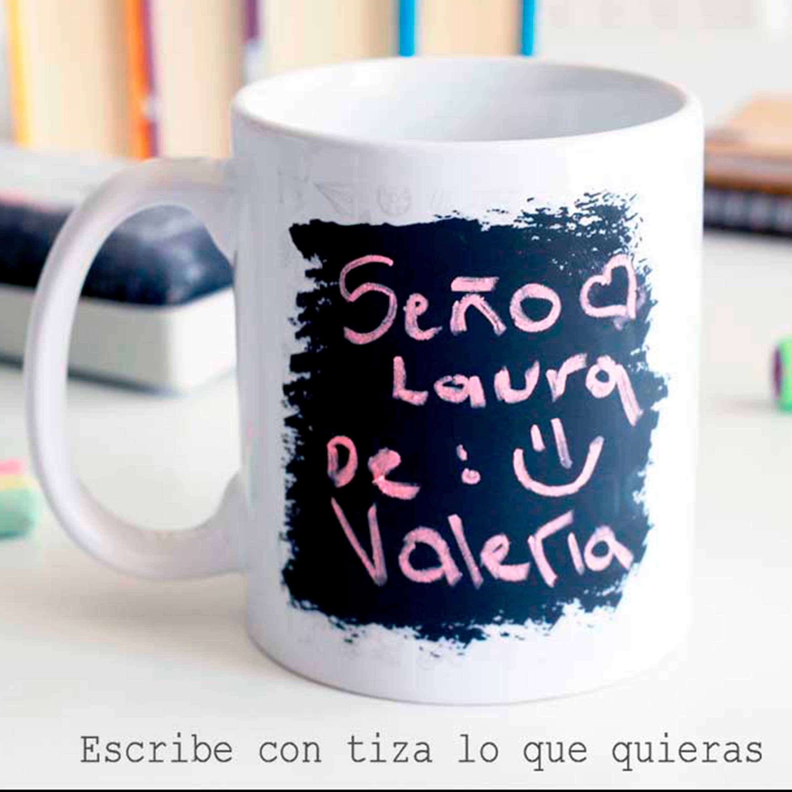 Taza pizarra Profe "PROFES COMO TÚ DEJAN HUELLA"